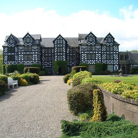 Gregynog Hall Pension Tregynon Buitenkant foto