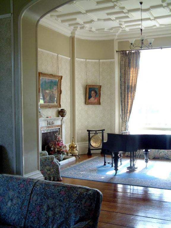 Gregynog Hall Pension Tregynon Buitenkant foto
