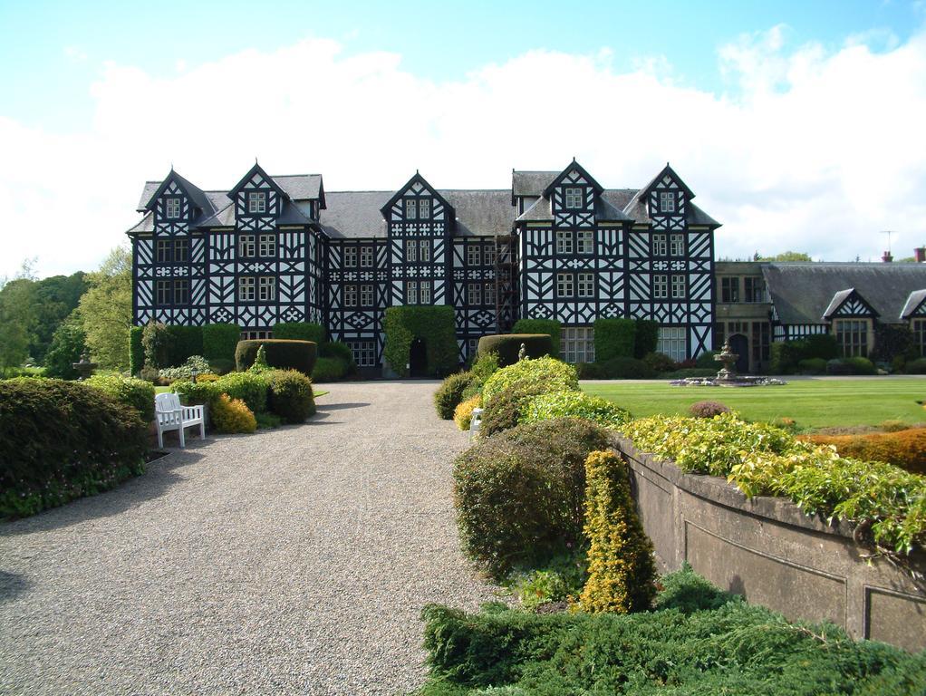 Gregynog Hall Pension Tregynon Buitenkant foto